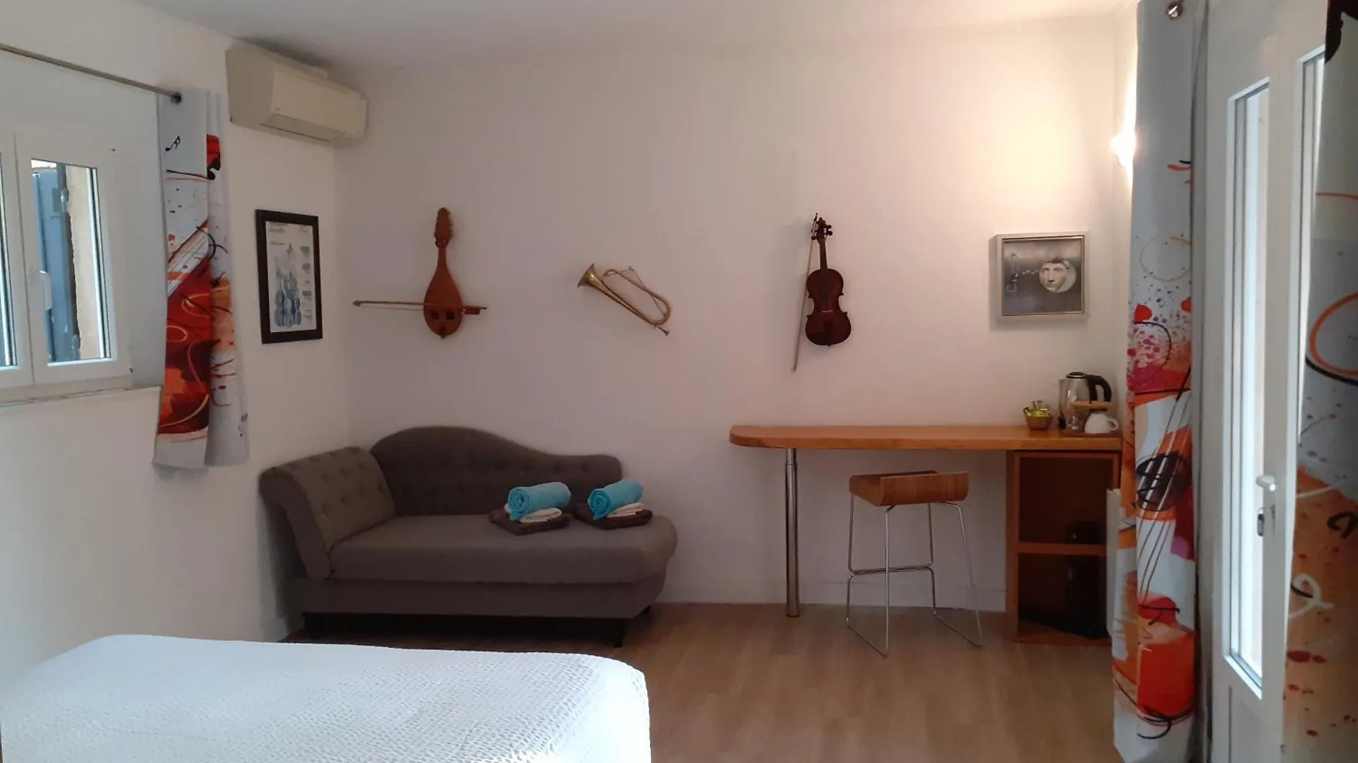 Bed & Breakfast La Salamandre En Provence Saint-Paul-en-Foret France